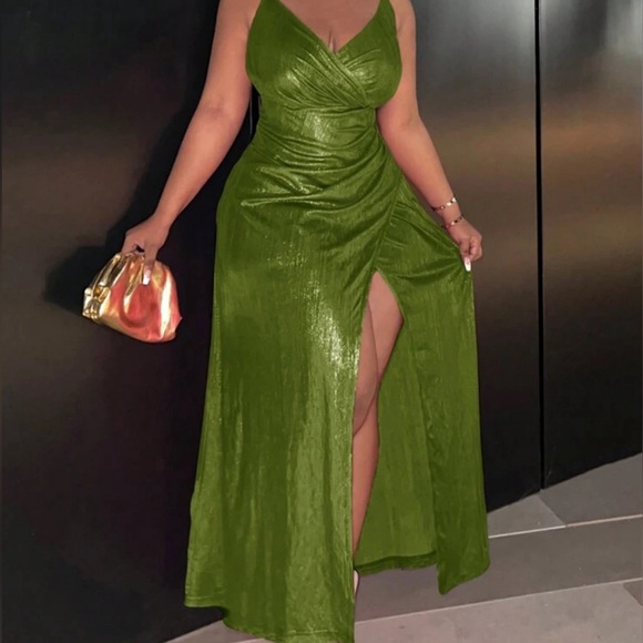 Pleated Spaghetti Strap Dress 💚 - Picture 2 of 4